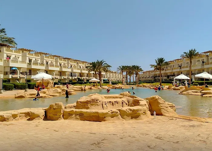 Family In Bellagio Sokhna Ajn-Szuhna