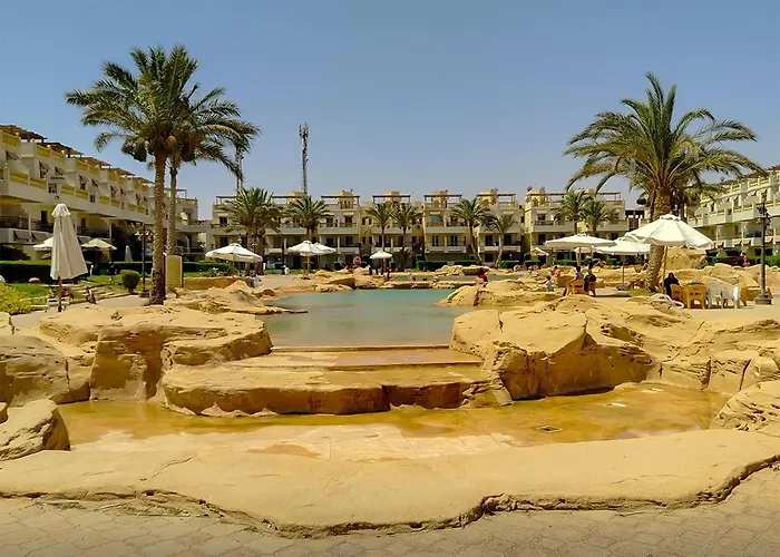 Family In Bellagio Sokhna * Ajn-Szuhna